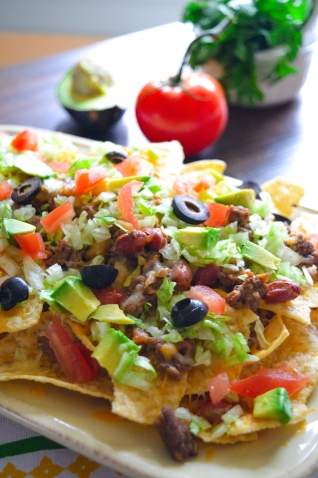 Fácil de hacer nachos españoles totalmente cargados