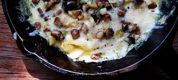 Tortilla de ajo dulce, champiñones y mozzarella para uno