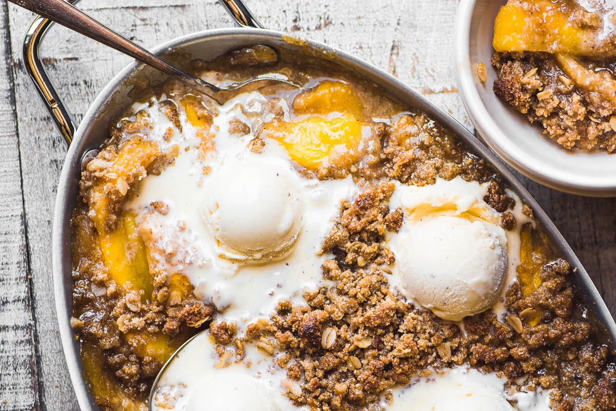 Crujiente de durazno con especias sin gluten