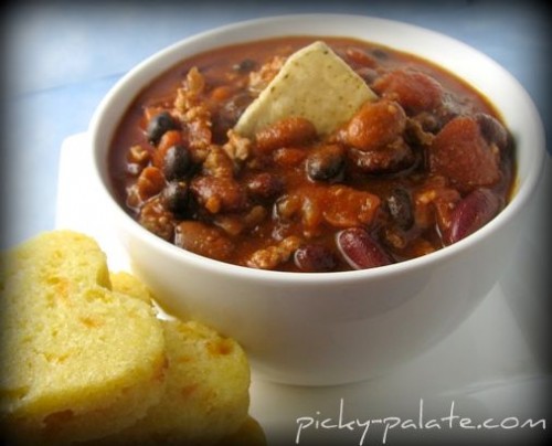 Piment de dinde haché avec muffins au cheddar et piment vert