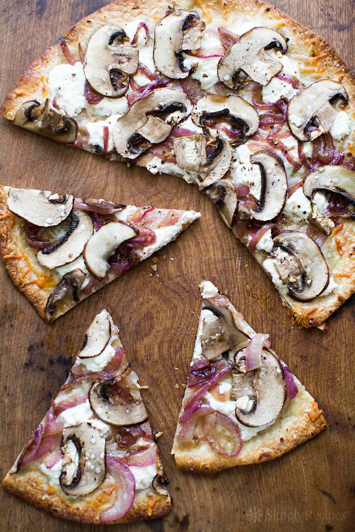 Ultra-thin Crust Pizza with Onions, Mushrooms, Ricotta