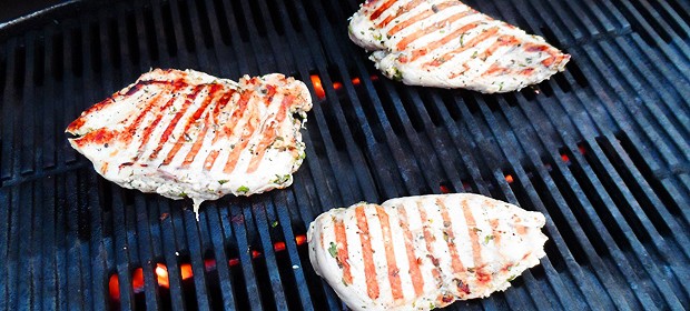 Pechugas de pollo a la parrilla con cilantro y lima