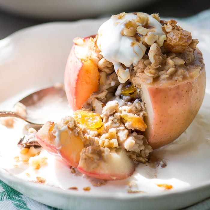 Manzanas de desayuno al horno con avena ~ theviewfromgreatisland.com