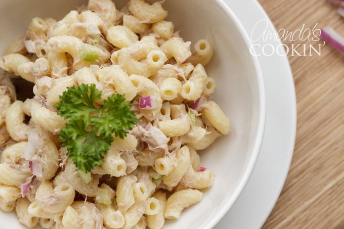 cerrar ensalada de pasta de at&uacute;n