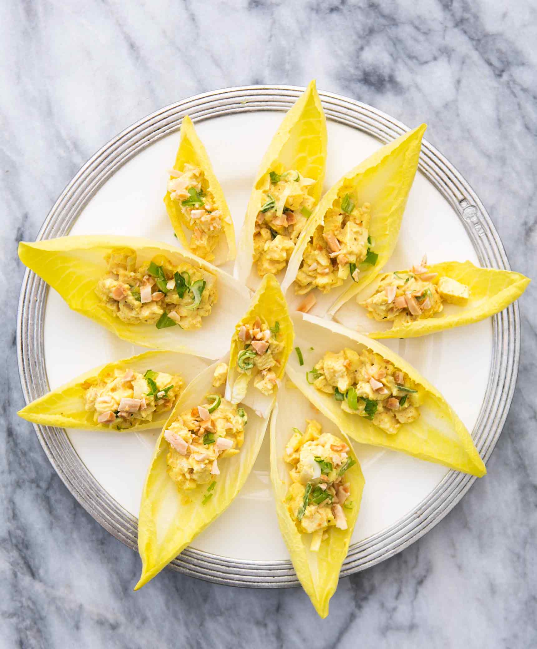 Salade d'endives au poulet et au cari
