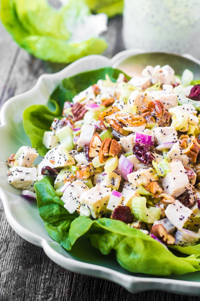 La ensalada de pollo con mayonesa de semillas de amapola es fabulosa y todo el mundo querrá la receta, ¡el mayo está hecho desde cero! El