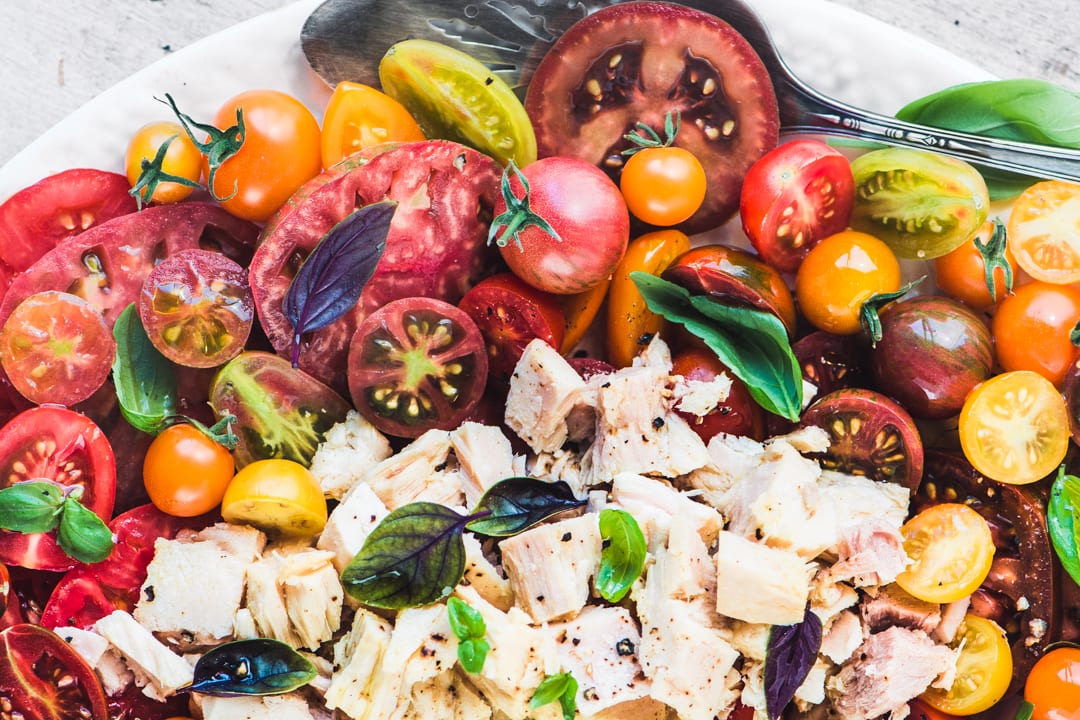 Salade d'été de tomates et thon
