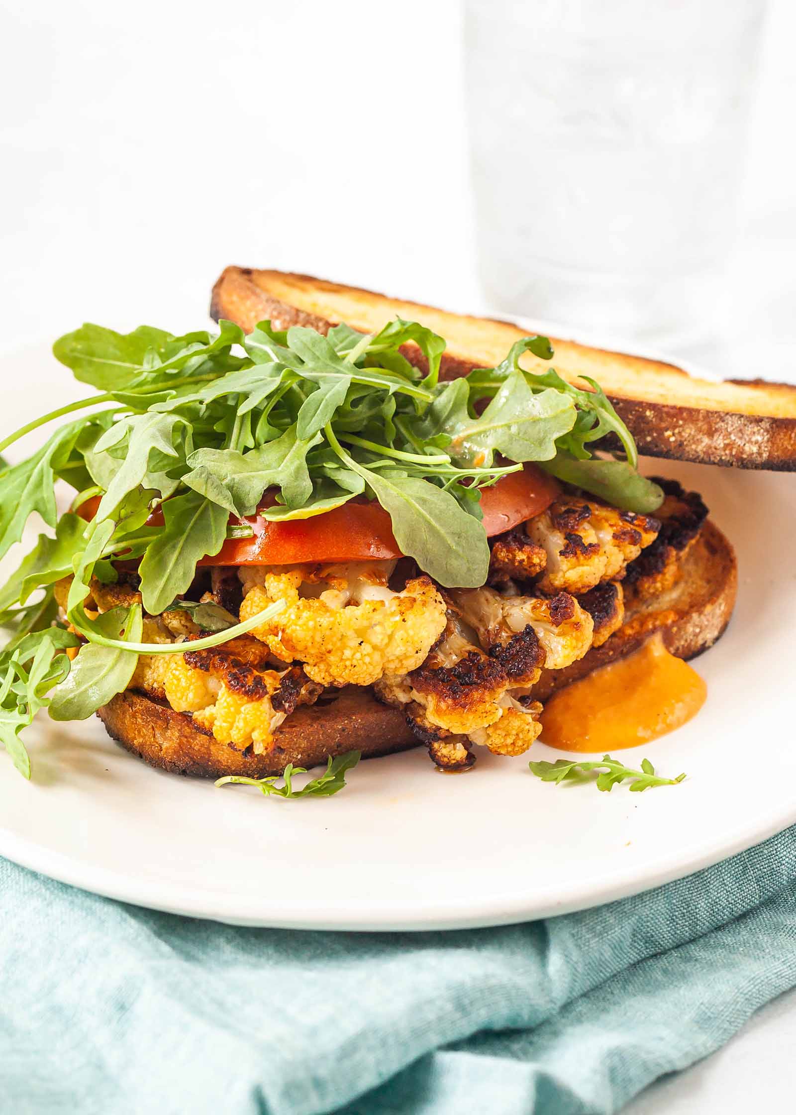 Meilleure roquette de sandwich au steak de chou-fleur