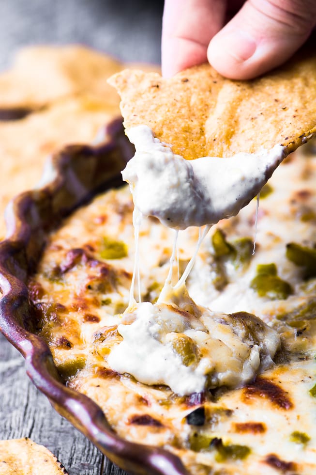 Cheesy Hatch Green Chile Dip es el comienzo perfecto para cualquier reuni&oacute;n de oto&ntilde;o ...