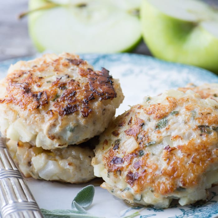 C&oacute;mo hacer salchichas caseras de pollo y manzana en casa ~ theviewfromgreatisland.com