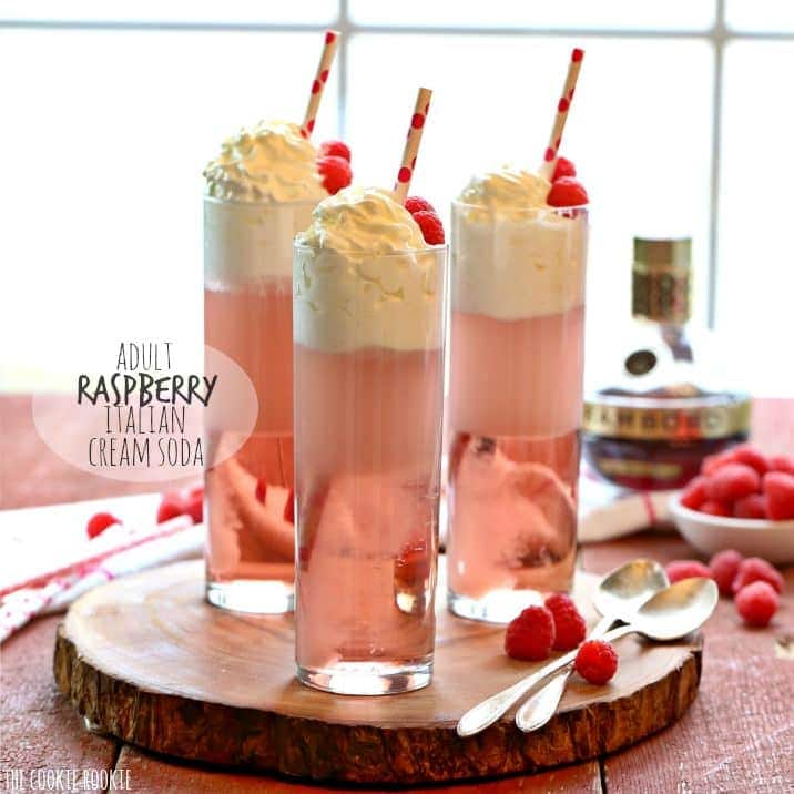 &iexcl;Refresco italiano de frambuesa para adultos hecho con Chambord! &iexcl;Muy divertido y delicioso, c&oacute;ctel perfecto para el D&iacute;a de San Valent&iacute;n! El