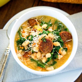 Sopa De Alubias Blancas Y Col Con Salsa