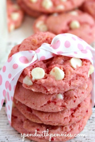 Biscuits aux fraises et aux pépites de chocolat blanc