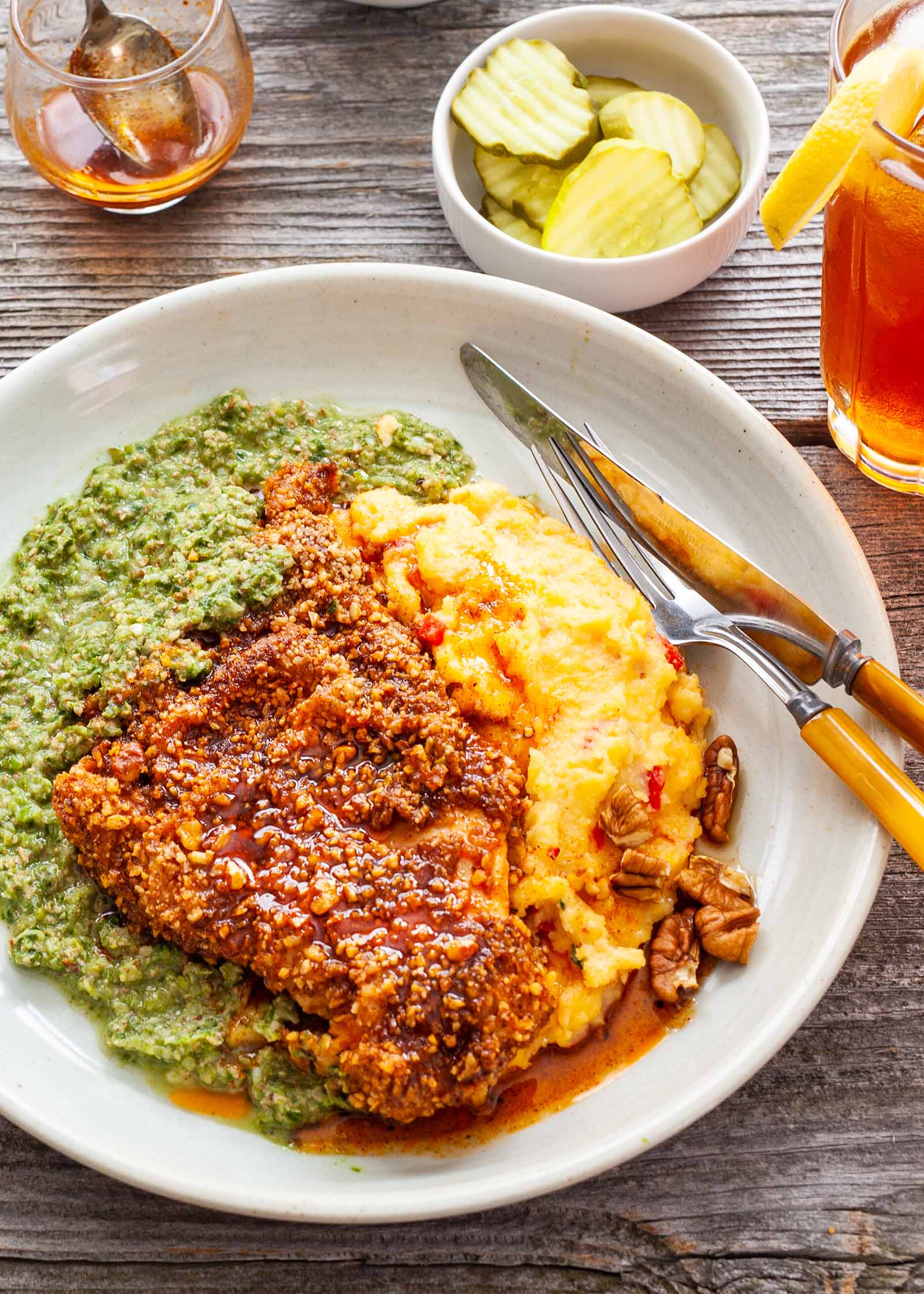 Poulet chaud de Nashville en croûte de pacanes primé