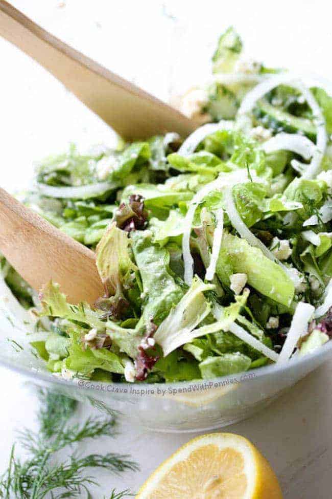 Salade de concombre à l'aneth et vinaigrette au citron