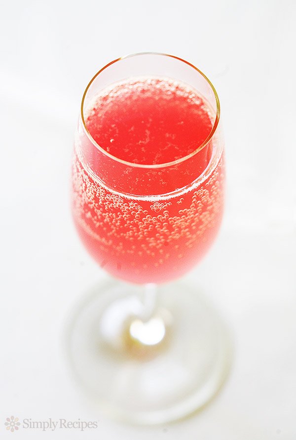 Spritzer à la rhubarbe et au romarin