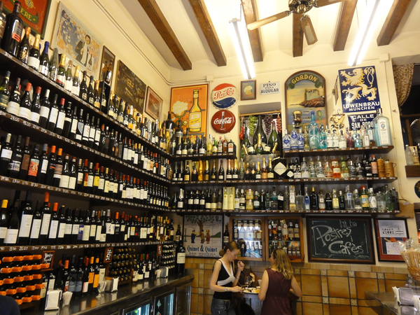 Tour autoguidato di tapas a Barcellona: azienda vinicola Quimet e Quimet