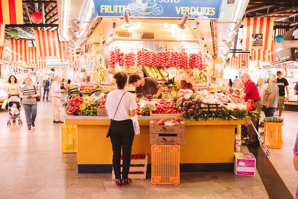 Gli amanti dello shopping nel quartiere Born di Barcellona non vorranno perdersi il mercato di Santa Caterina.