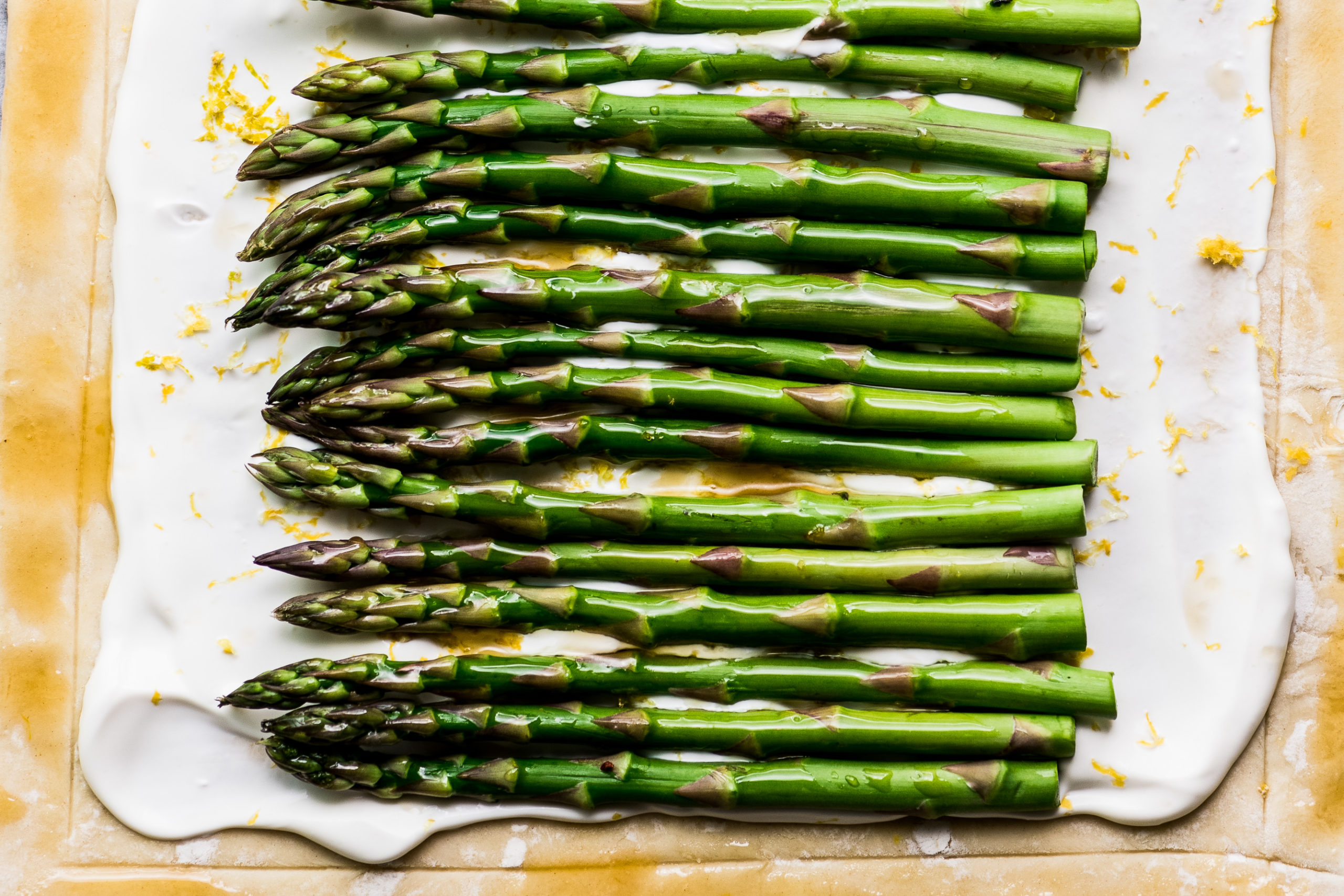 preparare una crostata di pasta sfoglia agli asparagi