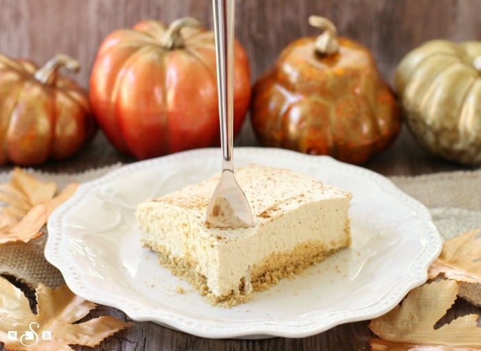 La Cheesecake alla zucca magra è una torta di zucca non cotta più leggera della versione tradizionale ma ha ancora tutti i sapori classici che ami!
