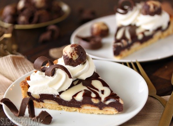 Torta di marzapane a ricciolo | SugarHero.com