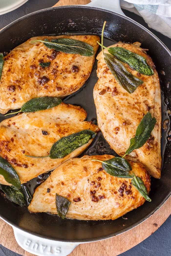 Pollo in salamoia aglio con salvia croccante | Cookie novizio
