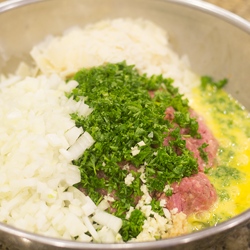 Tutti gli ingredienti nella ciotola 