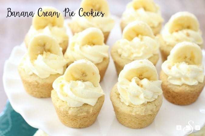 Banana Cream Pie Cookies sono il modo perfetto per imbrogliare e ancora godere del gusto di Banana Cream Pie senza dover affrontare una crosta di torta!