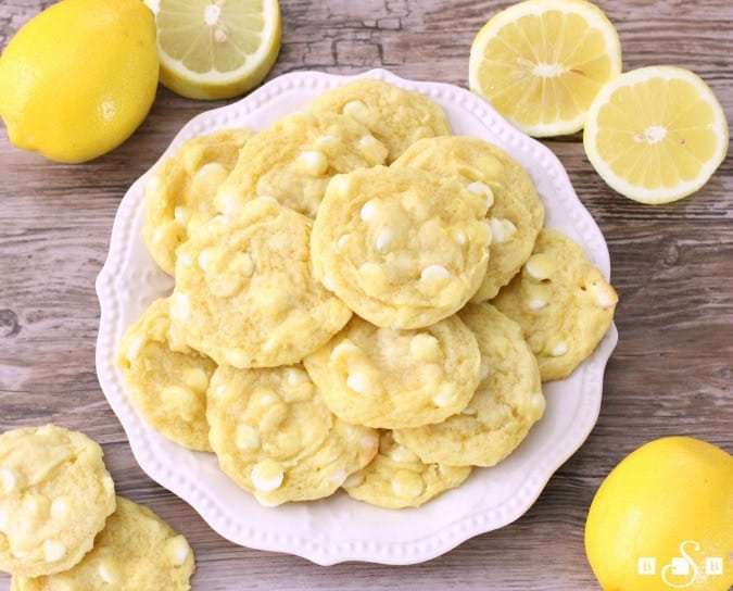 I biscotti al budino al limone sono morbidi, gommosi e perfettamente dolci: il preferito dalla famiglia! La scorza di limone aggiunta illumina i sapori. Sono anche così facili da fare!