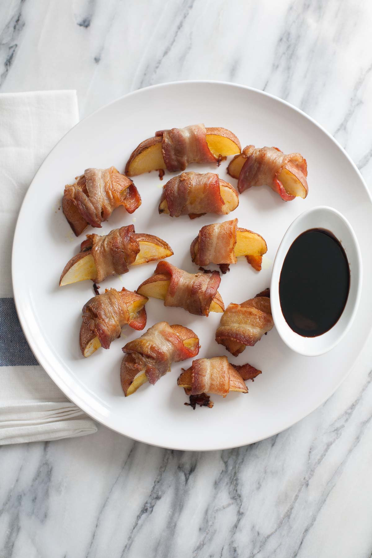Spicchi di patate avvolti in pancetta | acalculatedwhisk.com
