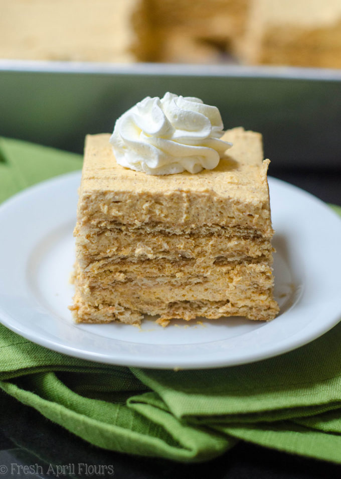 Non cuocere la torta di zucca con ghiaccio: strati di cracker Graham ripieni di panna montata alla zucca. Un regalo facile da preparare per i tuoi incontri autunnali preferiti!