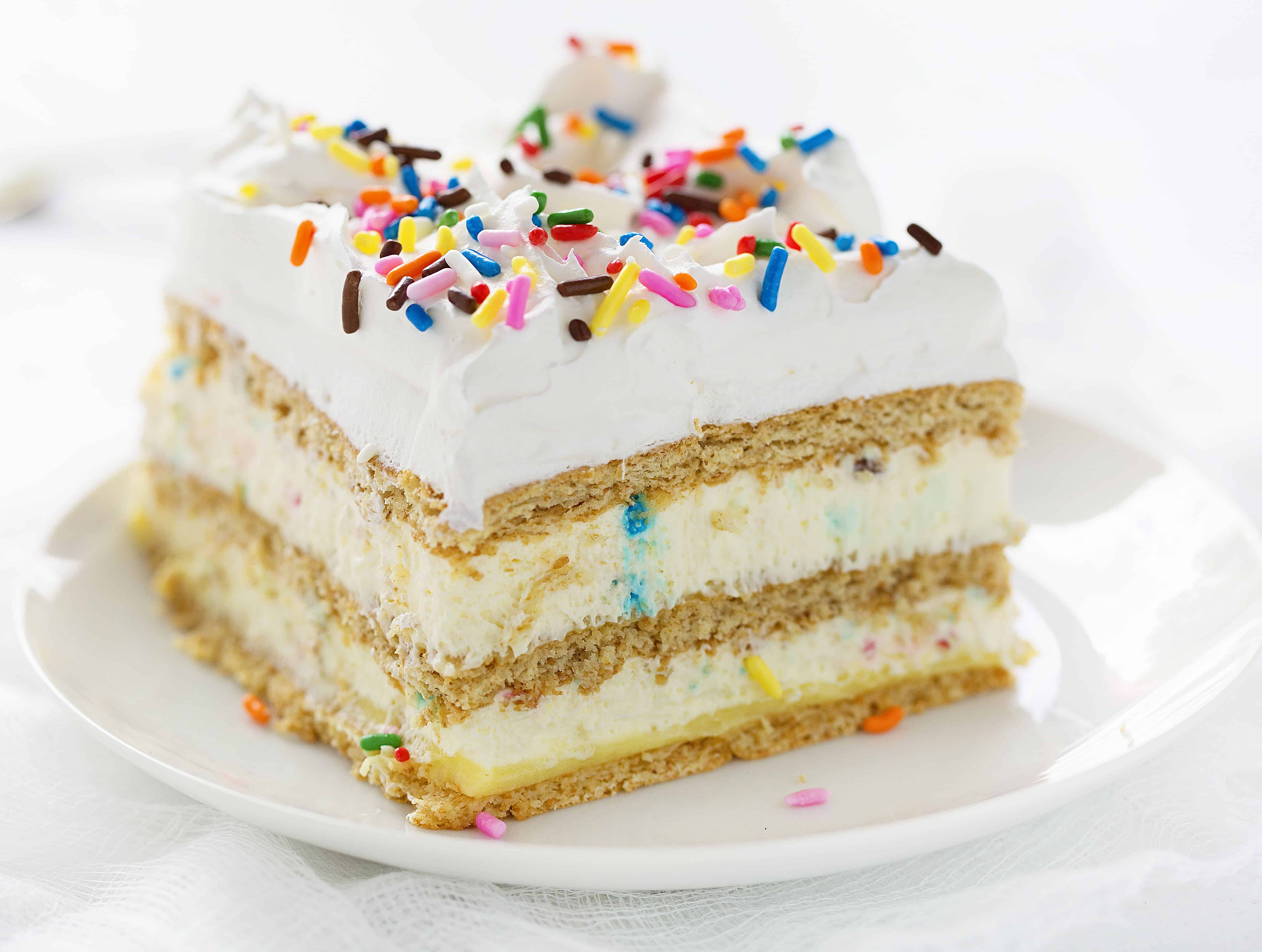 ¡Un regalo realmente decadente ... perfecto para una celebración especial de cumpleaños! #birthdaycake #birthdaycakelasagna # postres #ambaker Postre de cumpleaños!