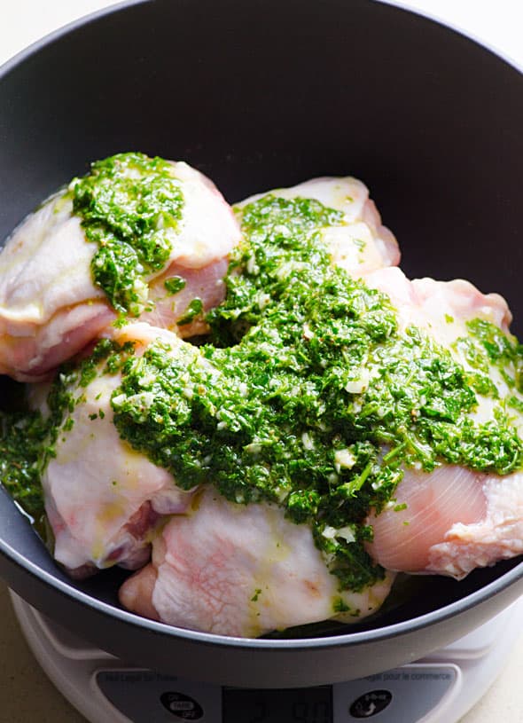 Cosce di pollo marinate in salsa Chimichurri