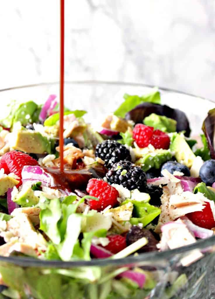 Berry Delicious Chicken Avocado Salad Con Vinaigrette Balsamico Alla Fragola. - kudoskitchenbyrenee.com