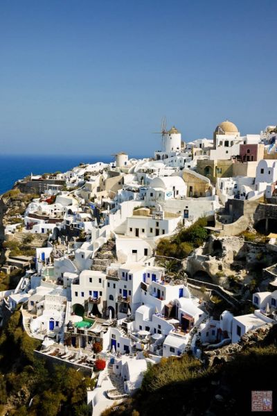 santorini oia view edge