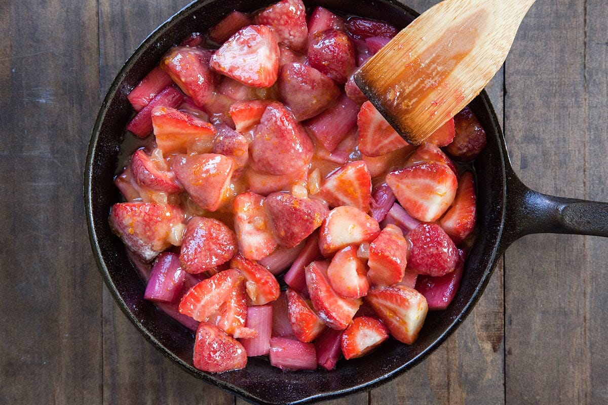 Fragola rabarbaro croccante facile aggiungere fragole