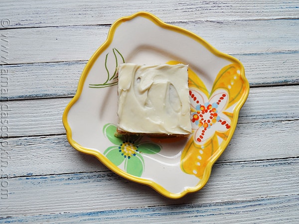 Barrette di banana con glassa alla crema di formaggio alla vaniglia di AmandasCookin.com @amandaformaro