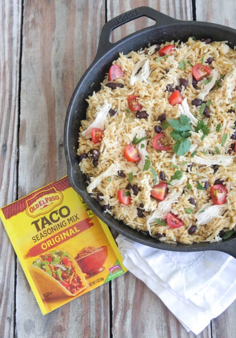 Taco con padella di riso e salsa verde 