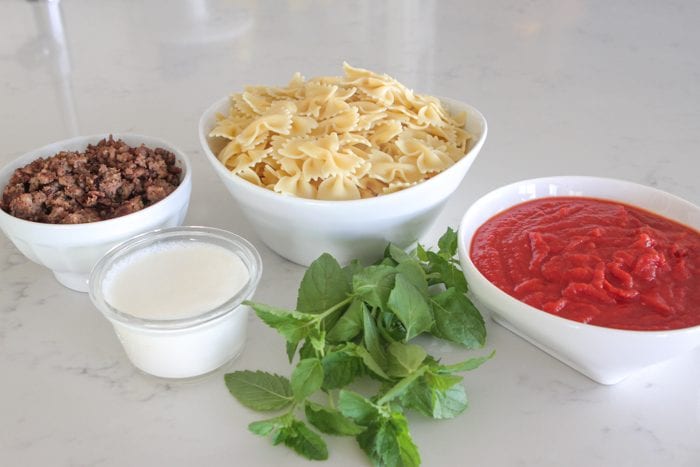 Pasta salata cremosa per la notte 