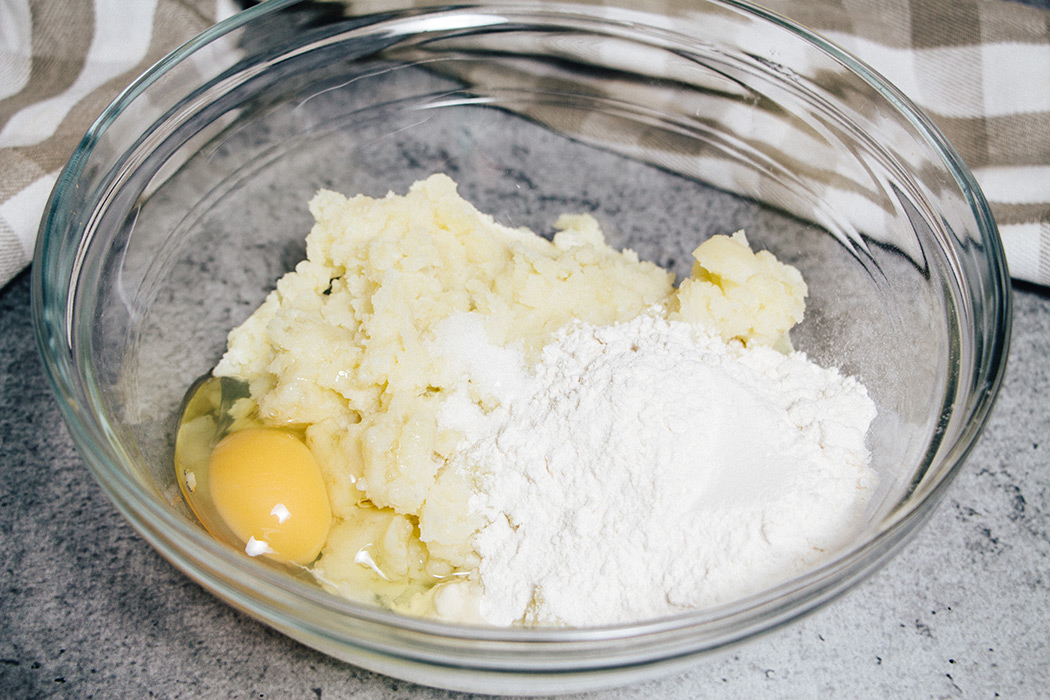 Preparazione dell'impasto per Kartoffelkloesse