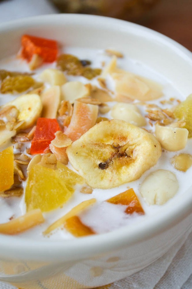 muesli tropicale con latte di macadamia