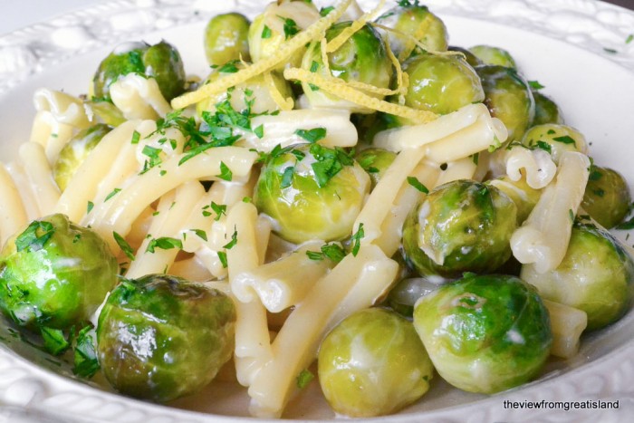 Cavoletti di Bruxelles con salsa di crema al limone