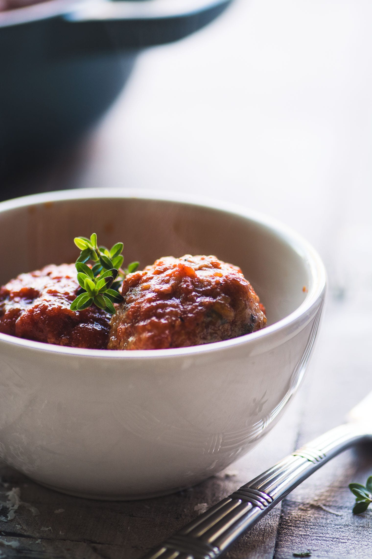 polpette al forno in una ciotolina con timo fresco