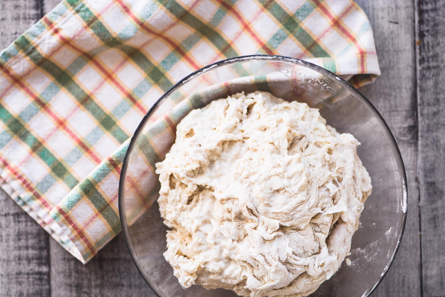 Focaccia Meyer non mescolata al rosmarino e alle olive La focaccia al limone sottile è un pane a lievito veloce che tornerà ancora e ancora. . Rosmarino e olive Senza impasto Focaccia Impasto per pane