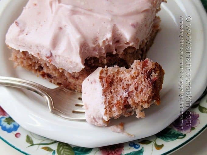 forchetta torta di ciliegie con glassa di crema di formaggio ciliegia