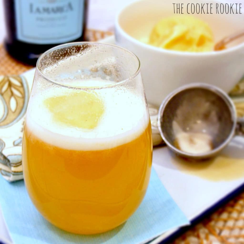 Prosecco Fizz del marchio Peach. Sorbetto alla pesca con Prosecco! Delizioso e rinfrescante. {Il novizio dei cookie}