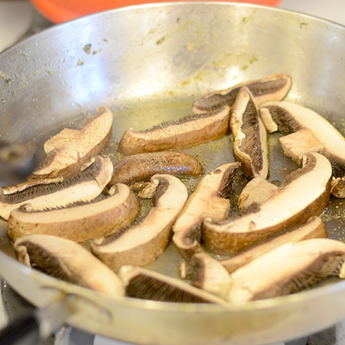 Soffriggere i funghi 