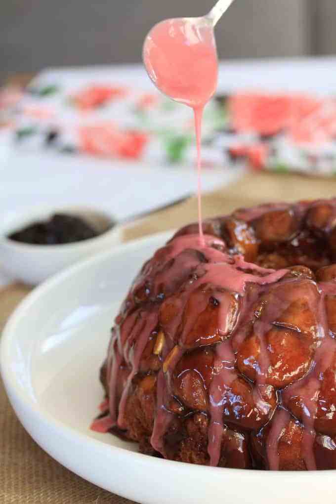 Blackberry Monkey Bread di Sugar Salt Magic