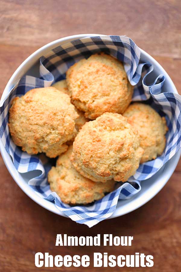 Cracker di formaggio Keto con farina di mandorle