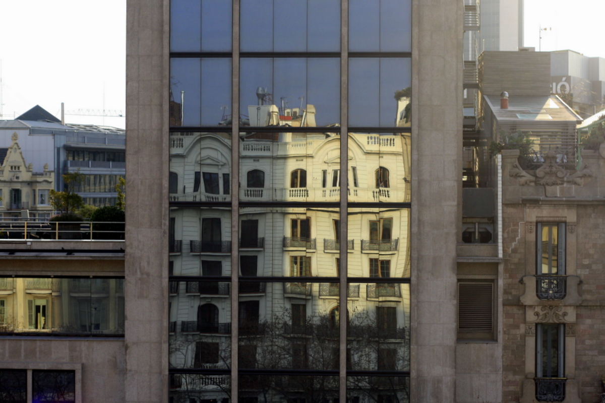 Riflessione incandescente della casa di grazia.